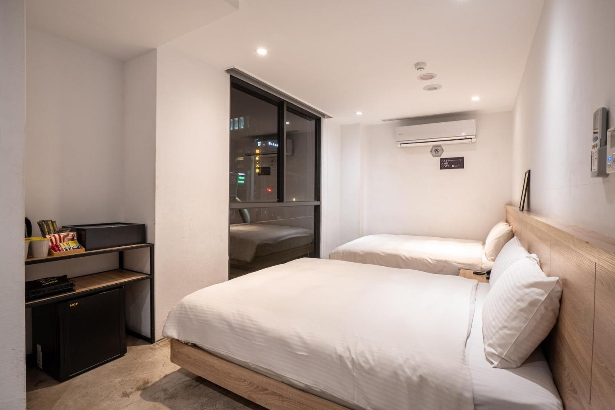Chase Hotel Тайчжун Екстер'єр фото